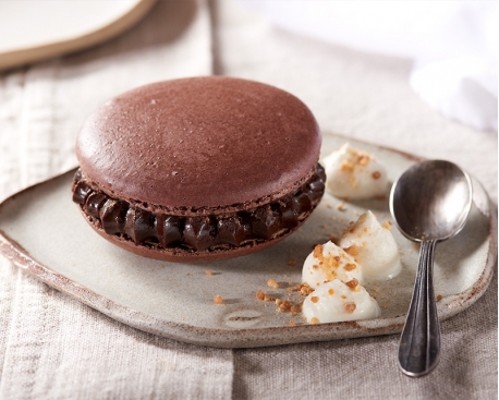 Macaron chocolat cœur fondant praliné